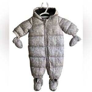 Baby gap snow suit/bunting suit grey black 0-6 months